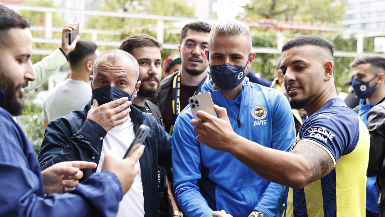 Fenerbahçe 8 eksikle Frankfurt'ta, gözler Mesut Özil ve Dimitris Pelkas'ta
