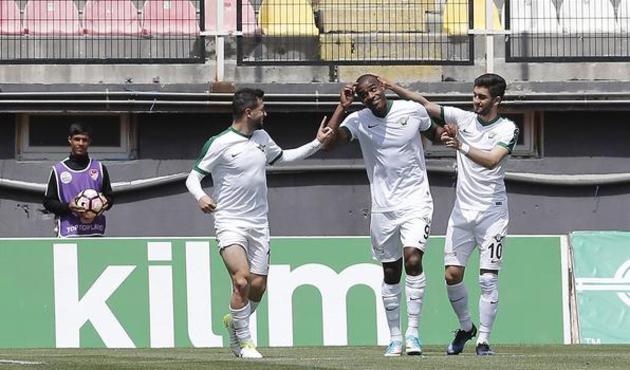 Akhisar Belediyespor, Bursaspor'u darma duman etti!