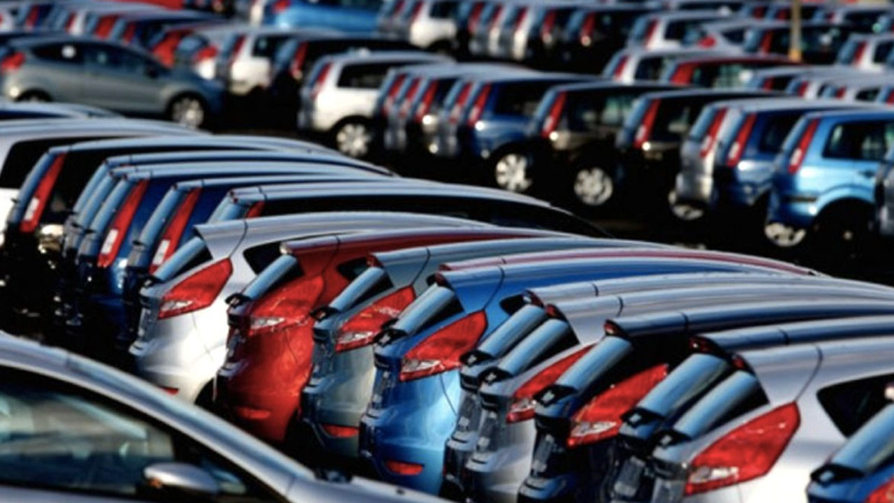 Sıfır araçlarda fiyatların düşmemesi sonrası Ticaret Bakanlığı harekete geçti