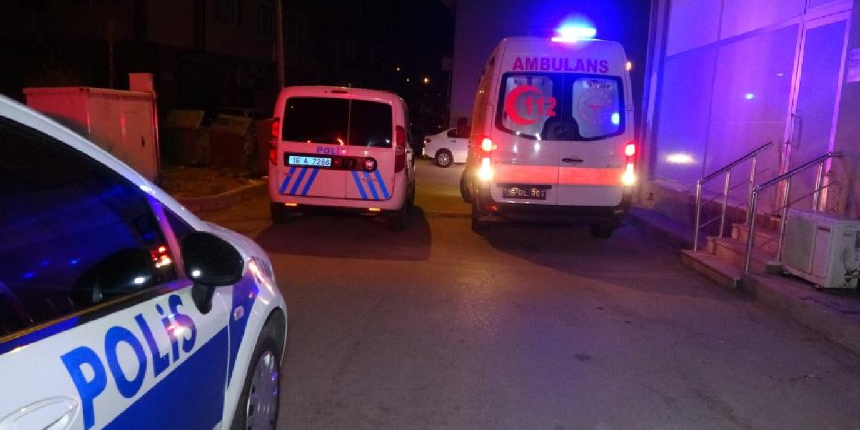 Eve giren hırsız dehşeti yaşattı: Kafasını kapıya vurup kadını bıçakladı