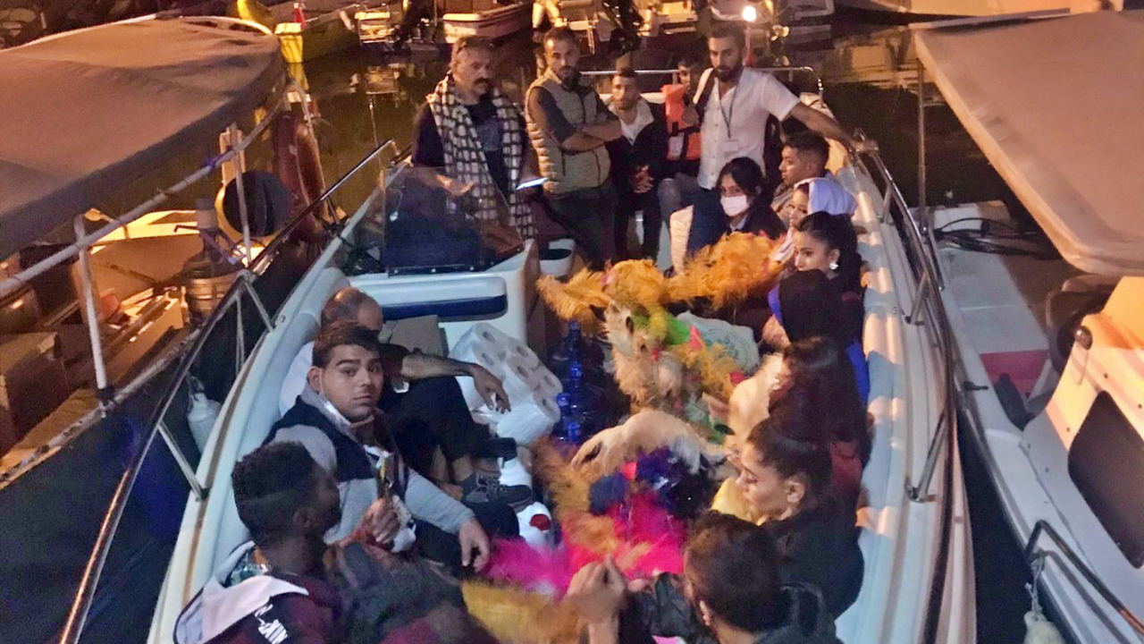 Marmaris'teki gece kulübünden örnek davranış: Adeta çıkarma yaptılar!