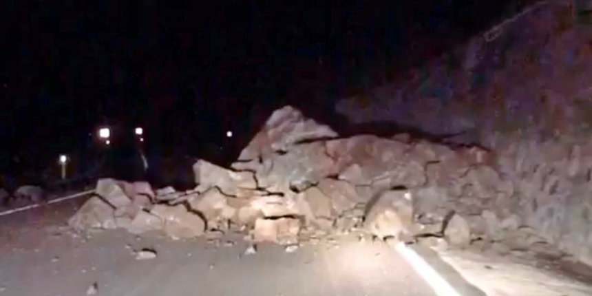 Hatay'da heyelan: Çevreyolu trafiğe kapatıldı!