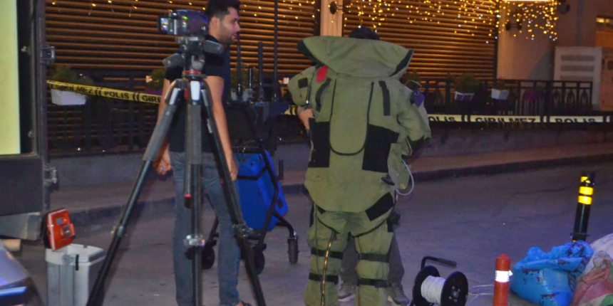 Batman Belediyesi'nin karşısındaki şüpheli paketten el bombası çıktı!