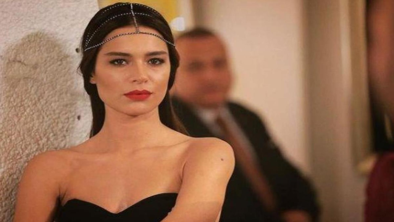 Yasak Elma'nın Zehra'sı yasak aşkıyla yakalandı! Şafak Pekdemir'in yeni sevgilisi hırçın çıktı!