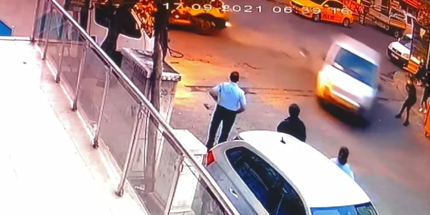 Maltepe’de aşırı hız dehşeti: Otobüs bekleyen öğrenci yola savruldu
