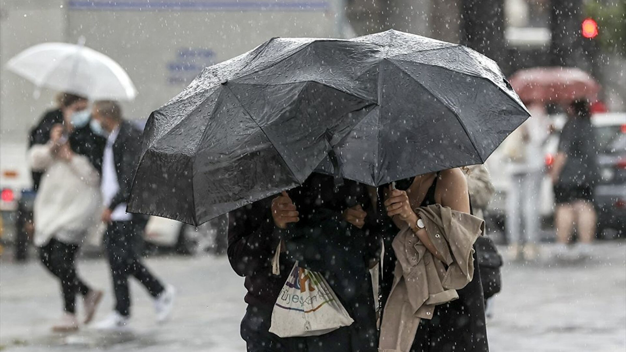 Pazar günü için tatil planı yapanlar dikkat! Meteoroloji saat verip uyardı...