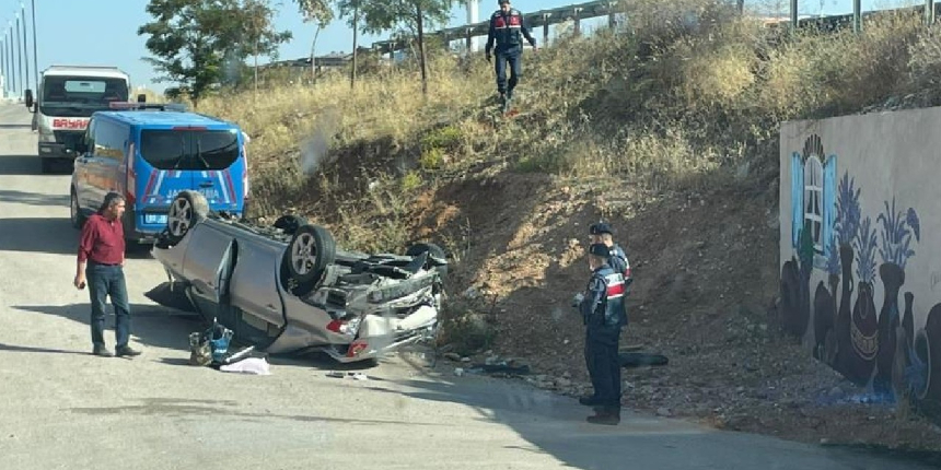 Otomobilin dik taklalar attığı korkunç kaza kamerada!