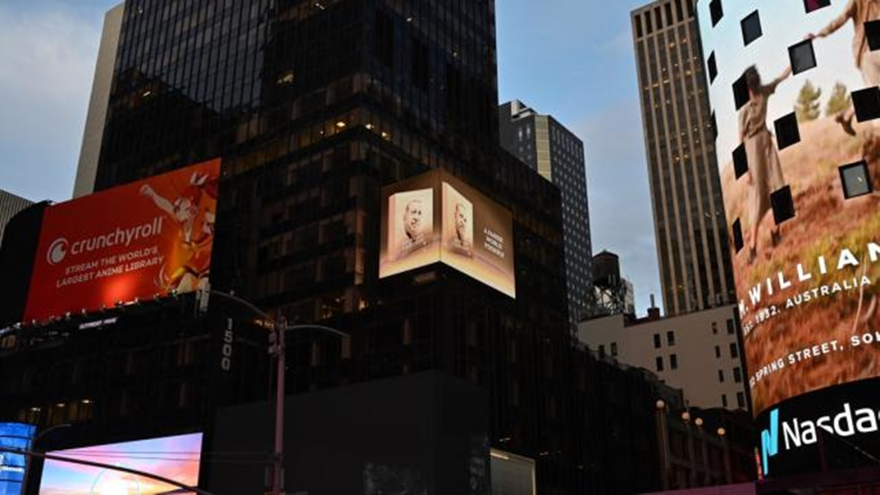 Erdoğan’ın kitabı New York’ta led ekranlarda tanıtıldı