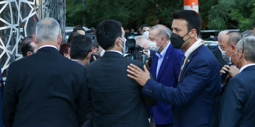 Cumhurbaşkanı Erdoğan, New York'taki Yeni Türkevi Binasını inceledi