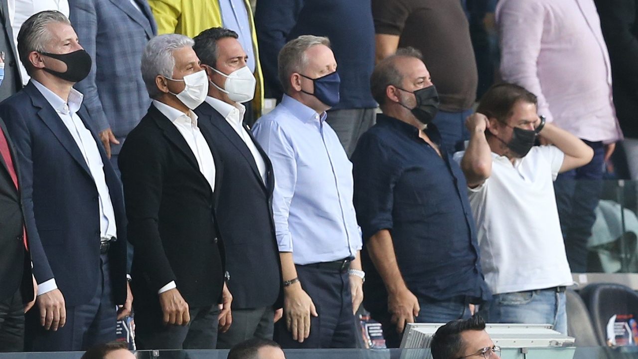 Fenerbahçe Başkanı Ali Koç, Başakşehir yenilgisinin sonrası soyunma odasına indi