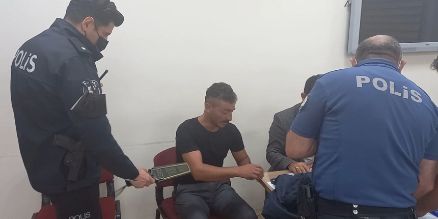 Hababam Sınıfı'nın aklına gelmeyecek kopya yöntemi: Sınav görevlilerinin dikkatiyle ortaya çıktı