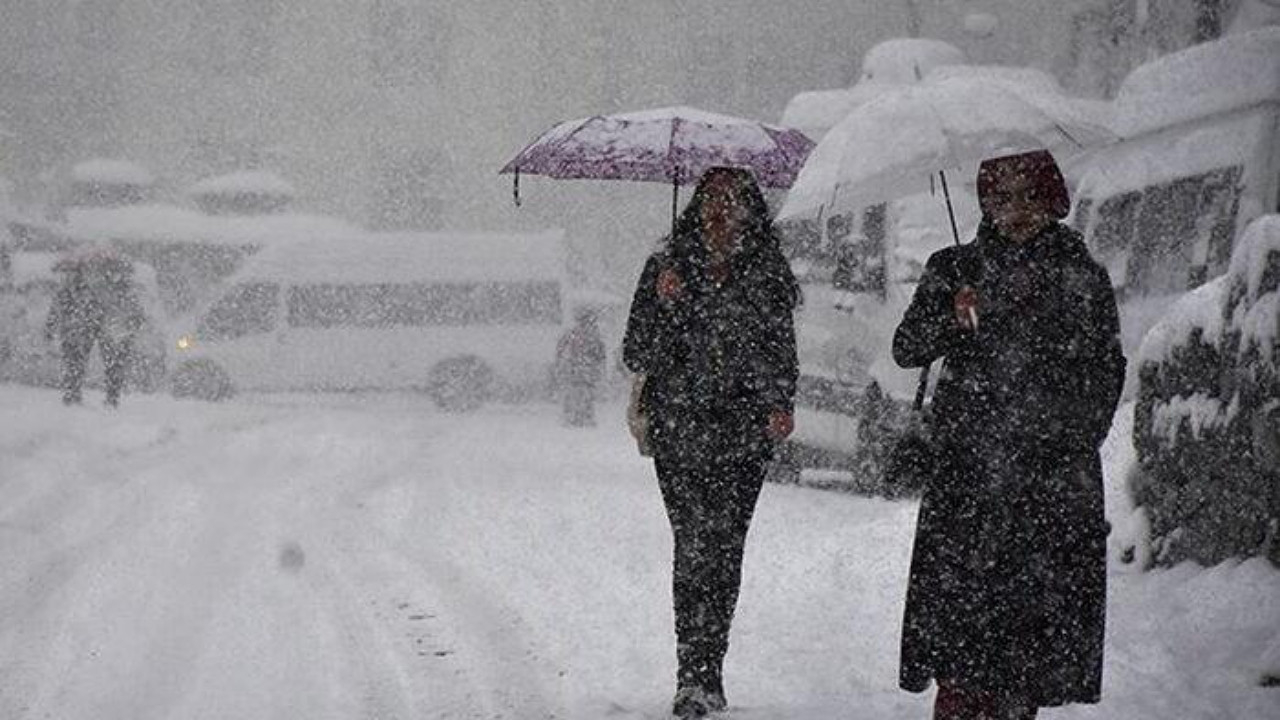 Kışlıkları çıkarın! Perşembe günü kar geliyor! Bu bölgelerde yaşayanlar dikkat...