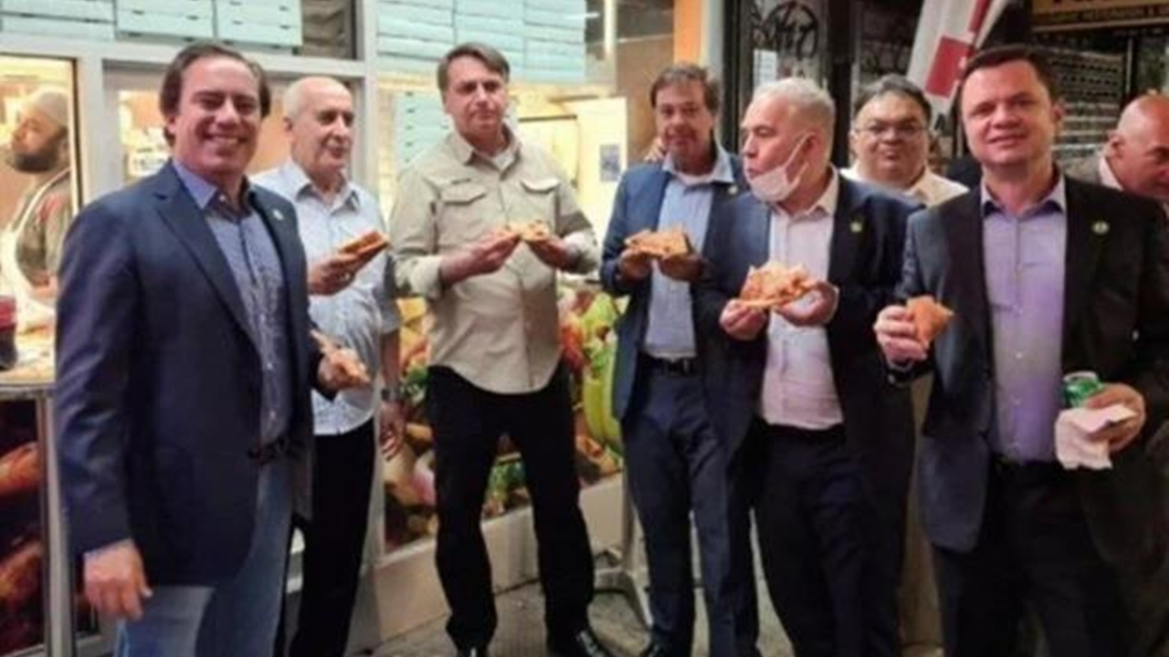 Brezilya Devlet Başkanı aşısız olduğu için New York'ta pizzacıya alınmadı