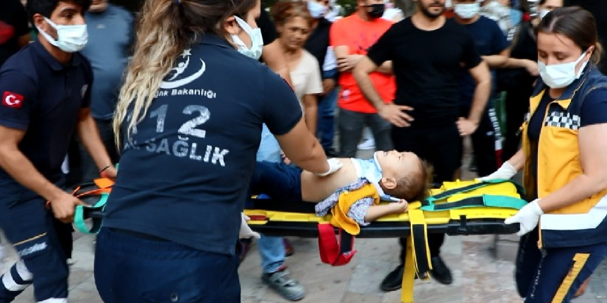 Feci olay kamerada! Balkondan sarkan bebek 3. kattan düştü