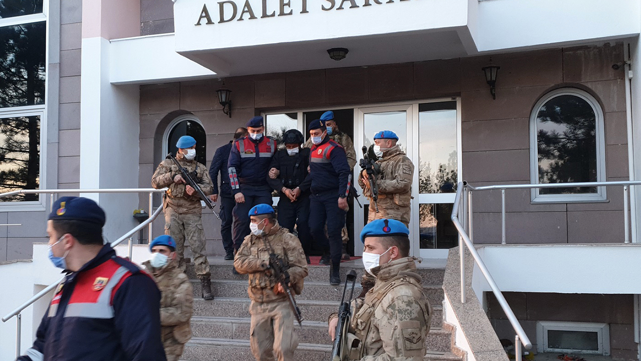 Oğluyla kavga eden iki çocuğu silahla öldürdü, mahkemede "Kendimi kaybettim, hatırlamıyorum" dedi
