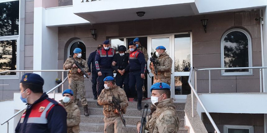 Oğluyla kavga eden iki çocuğu silahla öldürdü, mahkemede "Kendimi kaybettim, hatırlamıyorum" dedi