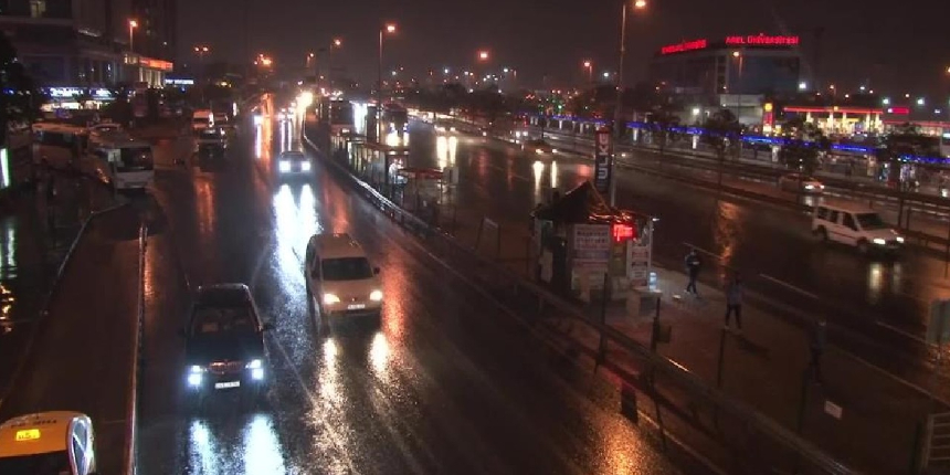 İstanbul’da sağanak yağış etkisini göstermeye başladı