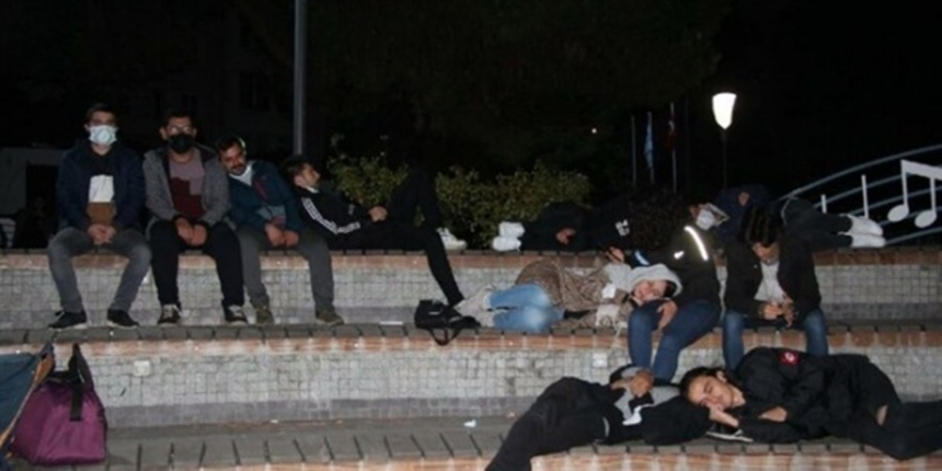 Kocaeli'nde parkta eylem yapan öğrencilerin yurt başvurusu bile olmadığı ortaya çıktı