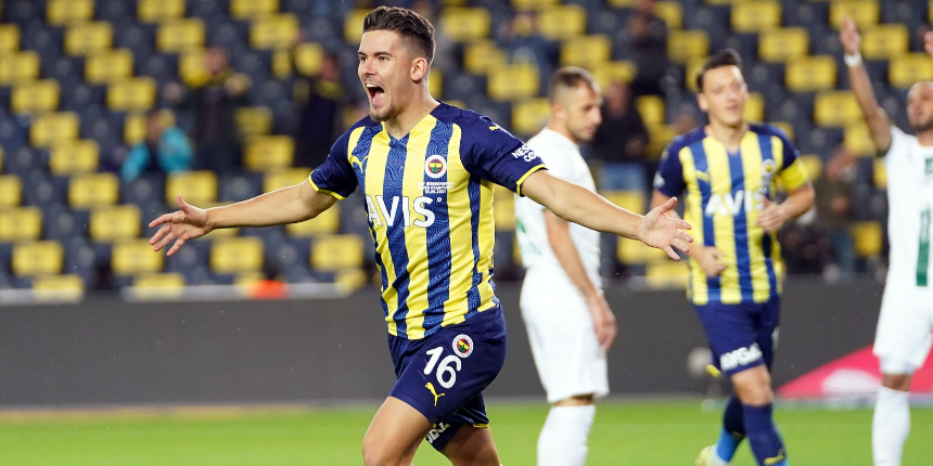 Fenerbahçe'den Giresunspor karşısında bir ilk... Goller Ferdi Kadıoğlu ve Mesut Özil'den