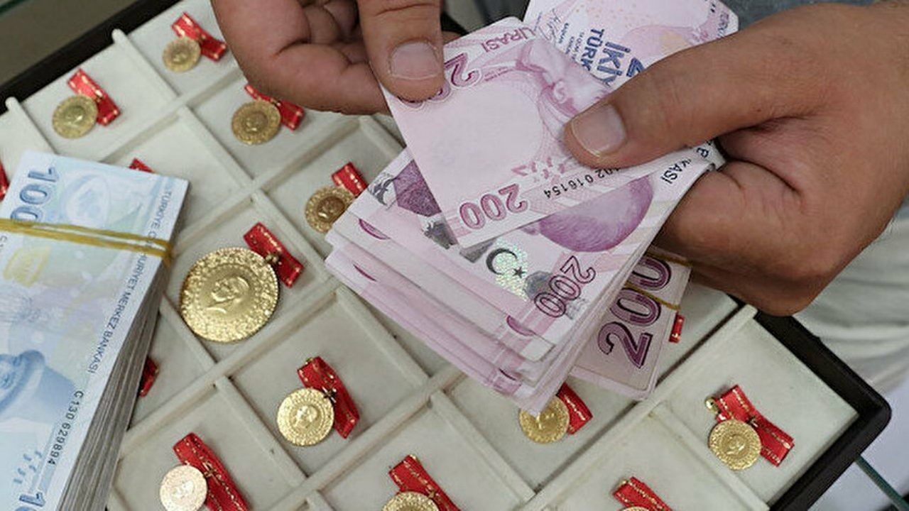 Merkez'in faiz indirimi sonrası altın kritik sınırı aştı! Gram 500 TL'yi geçiyor...