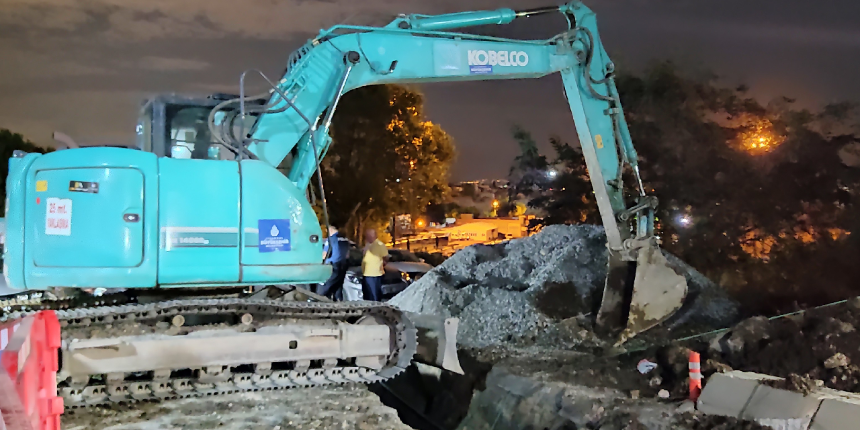 İBB'nin kanalizasyon çalışmasında heyelan: 1 işçi toprak altında kaldı