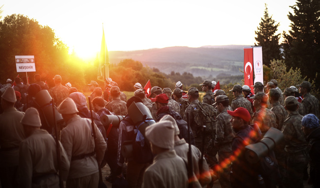 Türkiye'nin dört bir yanında on binler şafak vakti yürüdü...