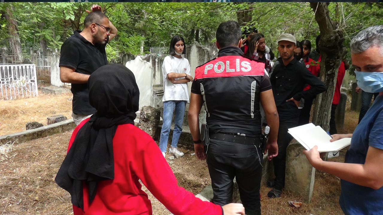 Yeni doğan bebek mezarda toprağa gömülü halde bulundu: Ağlama sesleri ile ortaya çıktı