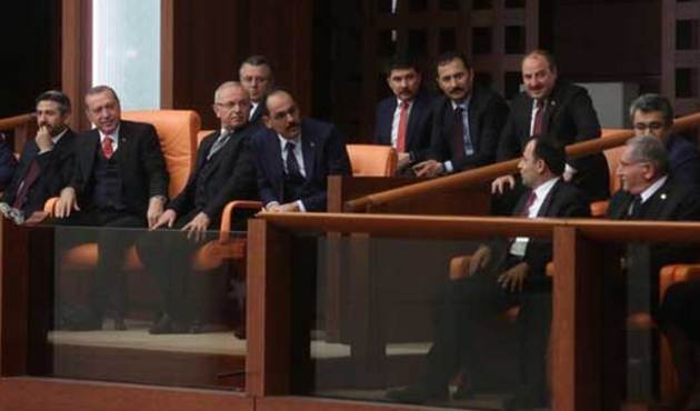 CHP'liler onu YSK Başkanı sanıp laf atınca Erdoğan döndü ve...