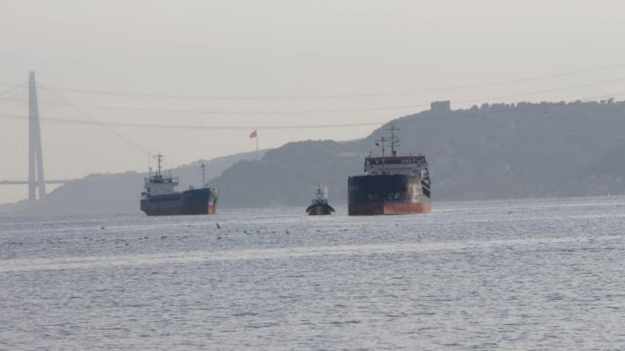 Boğaz'da korku dolu anlar: Türk ve Rus bandralı iki yük gemisi çarpıştı!