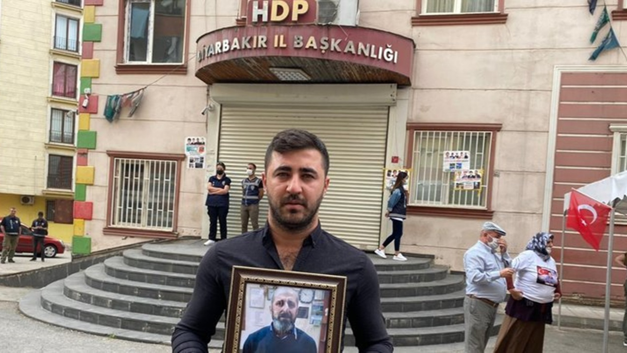 Dağa kaçırılan 52 yaşındaki babası için evlat nöbetine katıldı