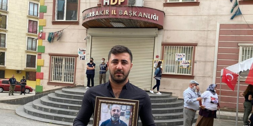 Dağa kaçırılan 52 yaşındaki babası için evlat nöbetine katıldı