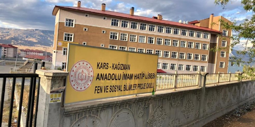 Öğrenciler ve öğretmenlerin testi pozitif çıktı, okul kapatıldı