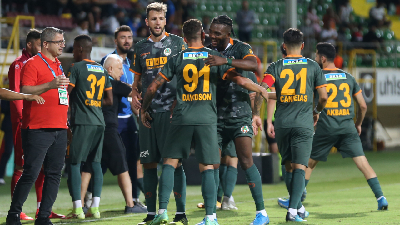 Alanyaspor teknik direktör Bülent Korkmaz yönetimde 3'te 3 yaptı, hiç gol yemedi