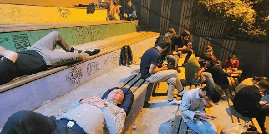 Öğrenciler yurtlara yerleşti ama eylem hala devam ediyor! Kadıköy'deki eylemde DHKP/C ve FETÖ izi...