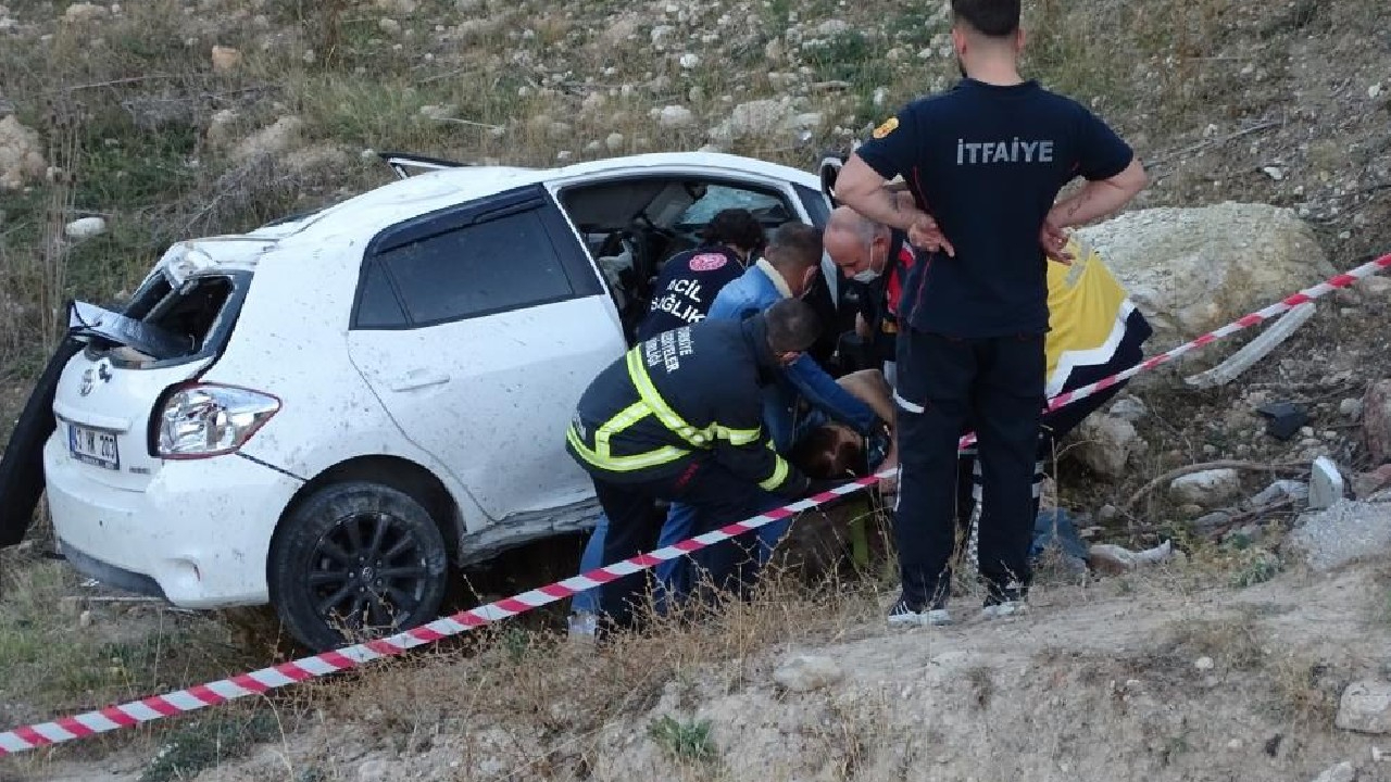 Otomobil uçuruma yuvarlandı: 1 ölü, 1 yaralı