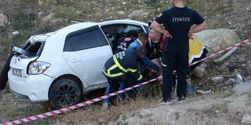 Otomobil uçuruma yuvarlandı: 1 ölü, 1 yaralı