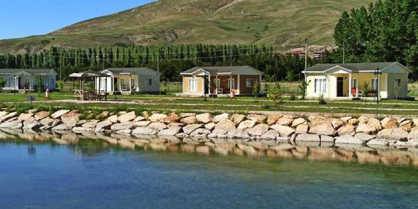 Yurt sorunu yaşayan üniversiteliler belediyenin tatil köyünde kalacak
