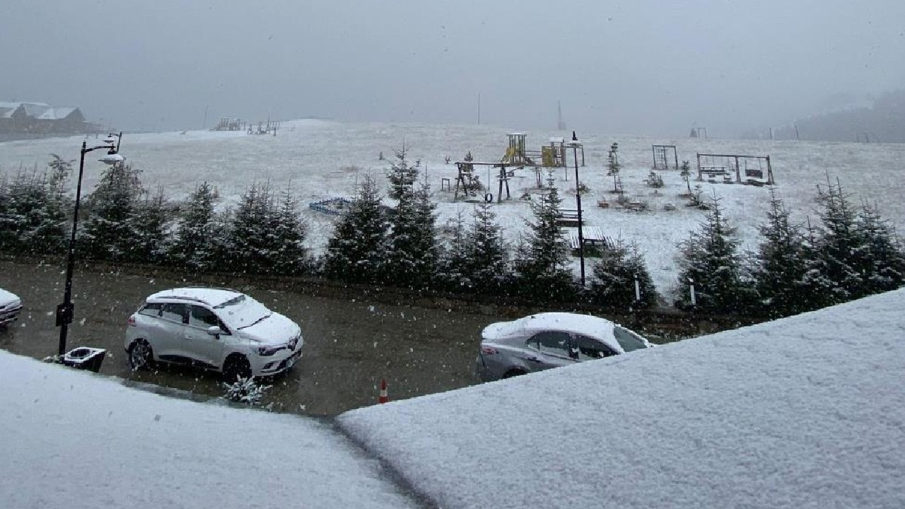 Giresun’da kar sürprizi! Yaylalar beyaza büründü