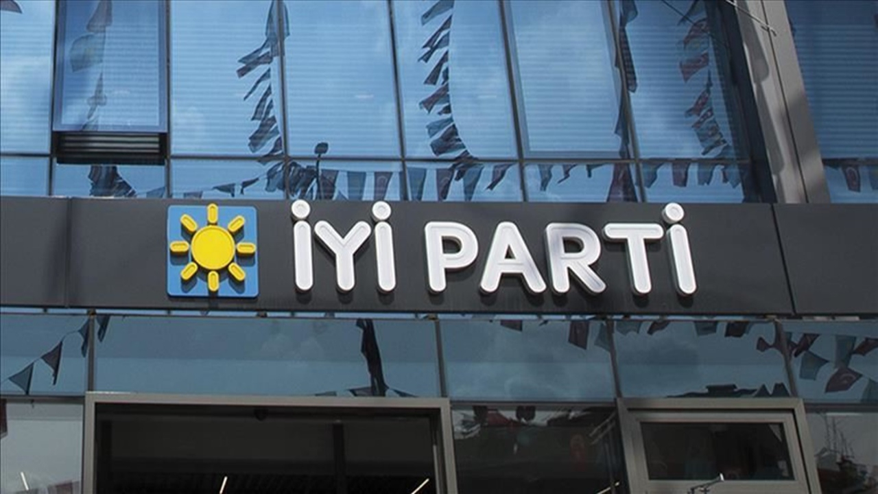 İYİ Parti Düzce ilçe başkanı ve 18 üye istifa etti