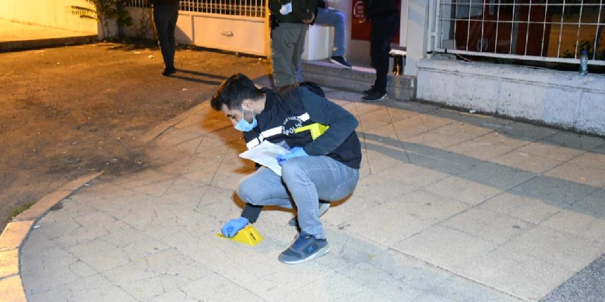 Araç içerisinden ateş açıp arkadaşını vurdu!