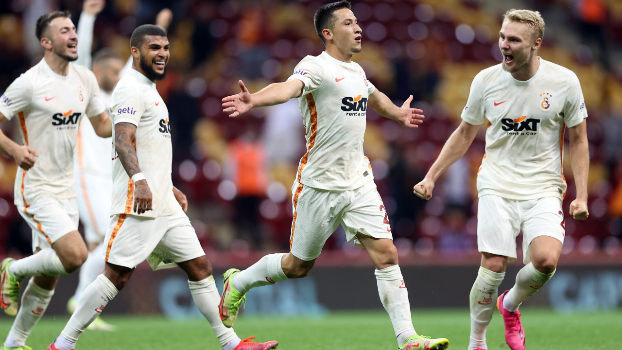 Seyrantepe'de ilk yarı soğuk duş, 2. yarı 3 puan sevinci... Galatasaray 4 maç sonra galip