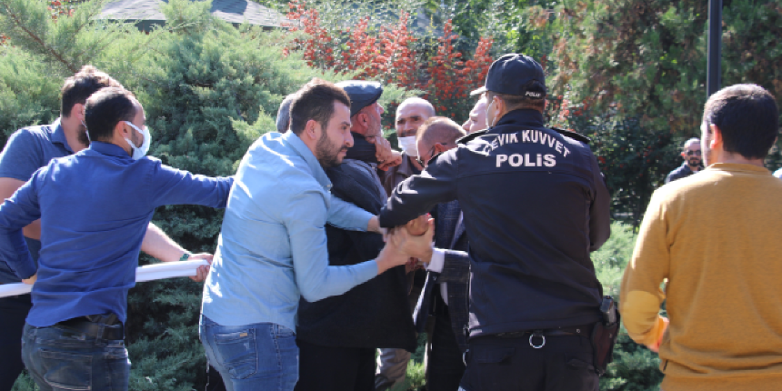 Aşı karşıtları mitinginde HES kodu arbedesi