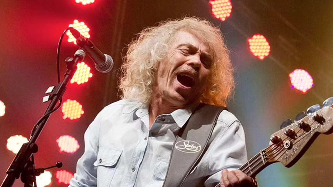 Ünlü müzik grubunun bas gitaristi Alan Lancaster hayatını kaybetti