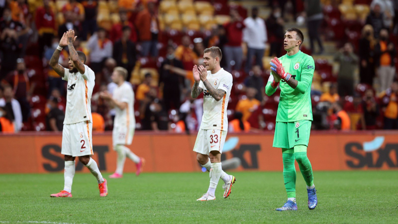 Galatasaray dün akşam Göztepe galibiyetiyle 3 puandan fazlasını kazandı