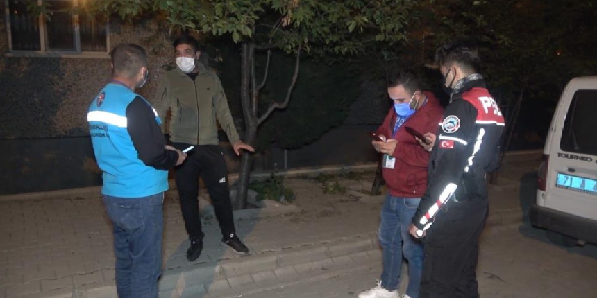 Çöp atmak için karantinayı delen koronavirüslü genç, 4 bin 50 lira ceza yedi