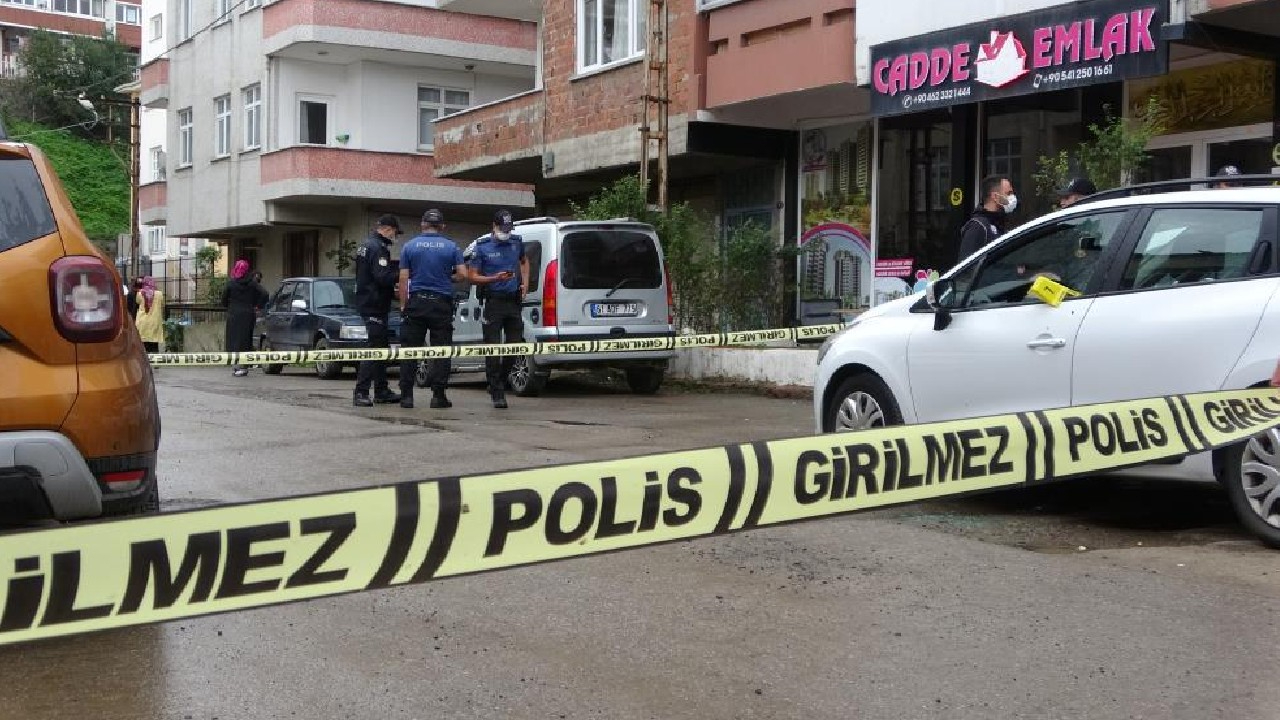 Kavgayı ayırmaya çalıştı, kurşunun hedefi oldu