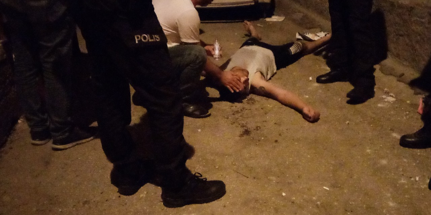 Eşini darp ederek kendine zarar vermek isteyen koca gözaltına alındı