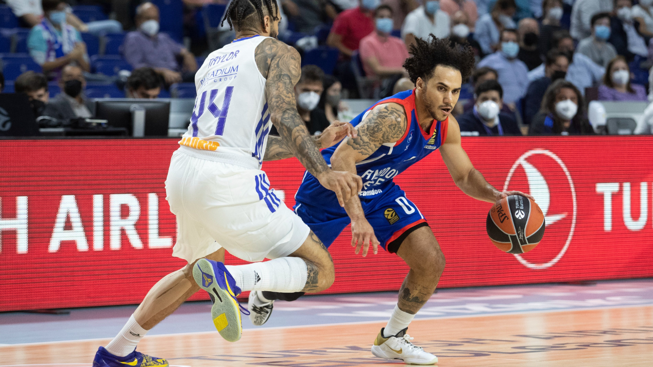 Şampiyon Anadolu Efes, THY Euroleague'de yeni sezona kötü başladı