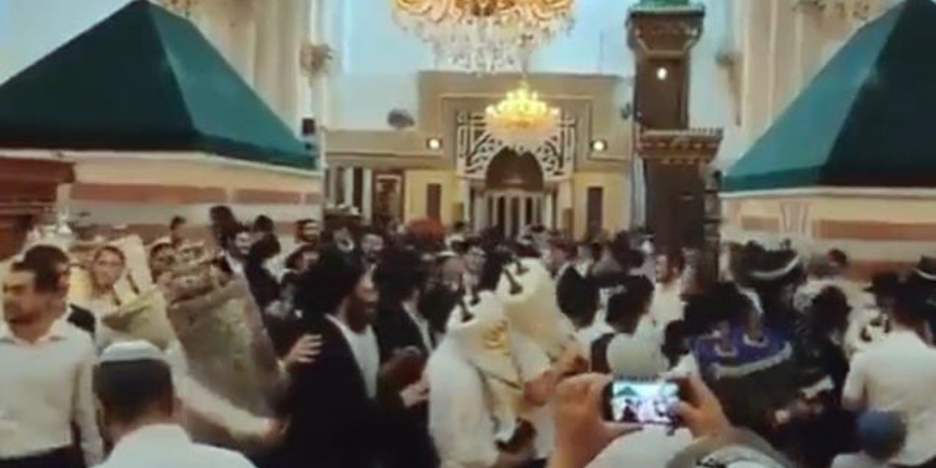 Yahudiler'den pes dedirten hareket: Filistin'de camii basıp dans ettiler! İşte o skandal anlar...