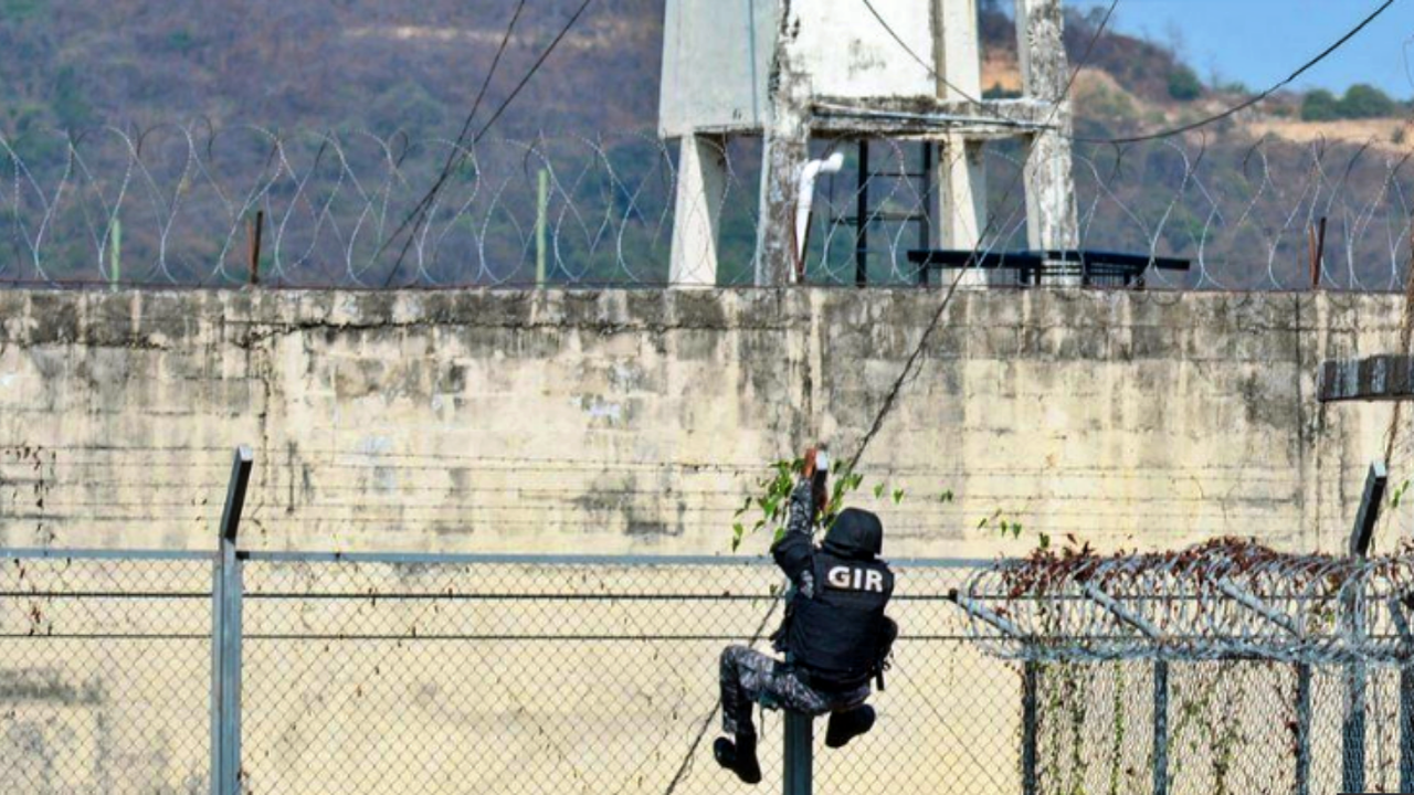 Cezaevindeki rakip çeteler arasında 'savaş' çıktı: 30 ölü!